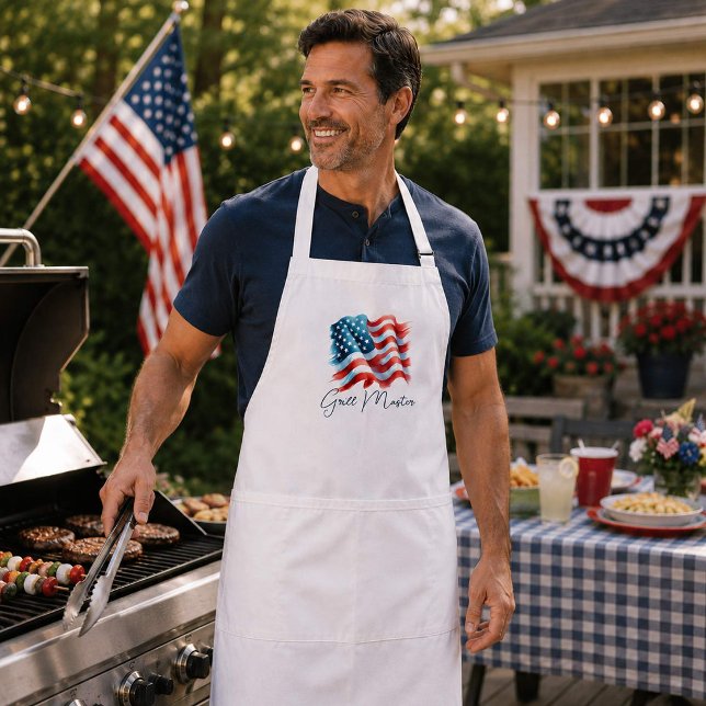 Patriotisk Grillmästare Amerikansk Flagga Förkläde (Patriotic grill master apron with watercolor American flag at festive backyard BBQ cookout)