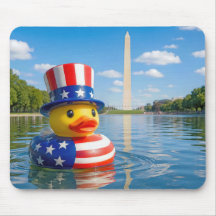 Patriotisk gummianka flyter i Reflecting Pool