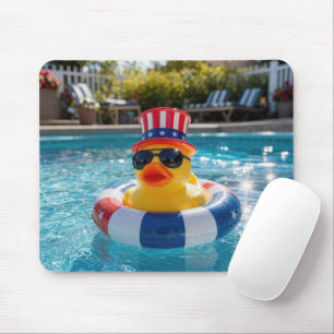 Patriotisk gummianka i en pool musmatta