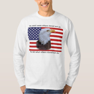 Patriotisk örn och USA flagga Tee