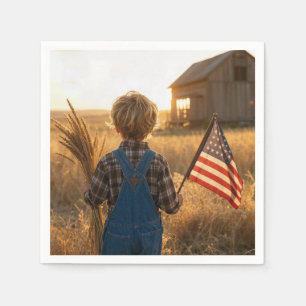 Patriotisk pojke med amerikansk flagga och vete pappersservett