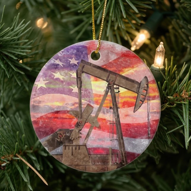 Patriotisk Pumpjack vid solnedgång Pastellteckning Julgransprydnad Keramik (Patriotic Pumpjack at Sunset Pastel Drawing Art. Ceramic Ornament)