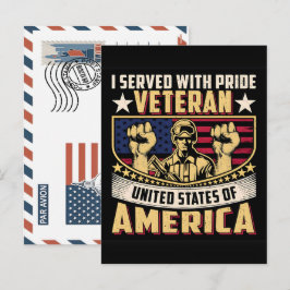 Patriotisk soldat som håller postkort med USA:s fl Helg Vykort