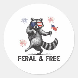 Patriotisk tvättbjörn vild men fri USA-flagga 4:e Runt Klistermärke