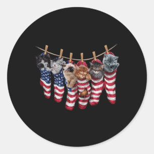 Patriotiska Katter I Amerikanska Flaggstrumpor Rol Runt Klistermärke