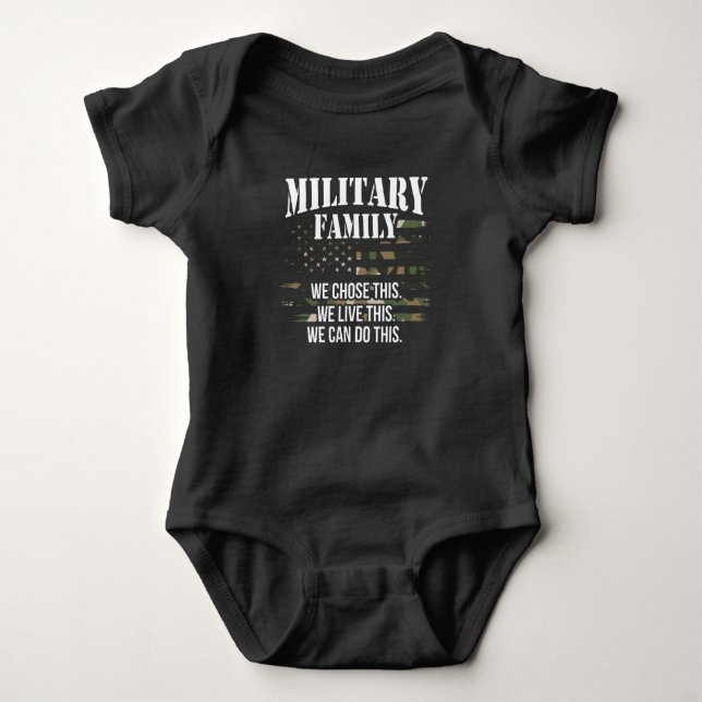 Patriotiskt familjestöd för militär familj t shirt (Framsida)