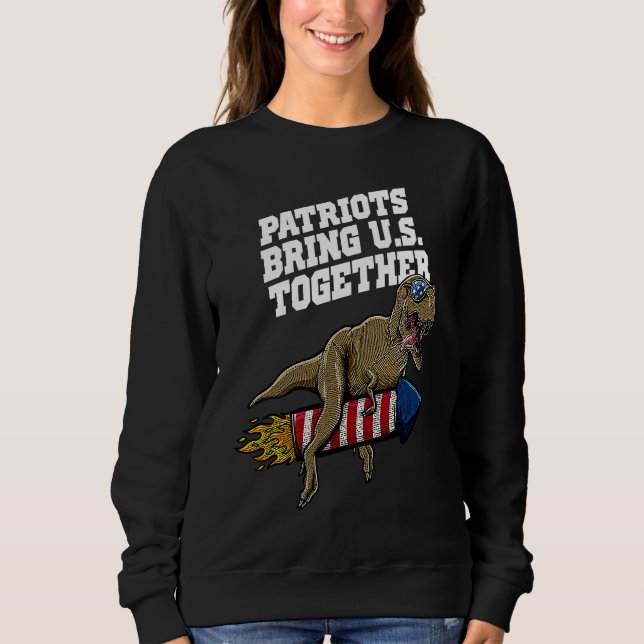 Patriots Bring US Together 4th of July Independenc T Shirt (Framsida)