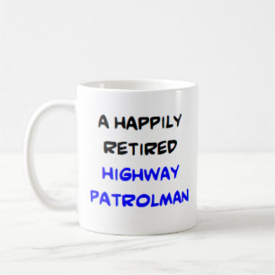 Patrolman pensionerad på landsväg kaffemugg