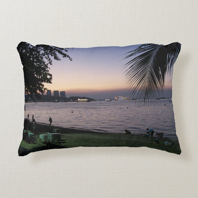 Pattaya Beach Sunset ... Chonburi, Thailand Prydnadskudde (Framsidan)