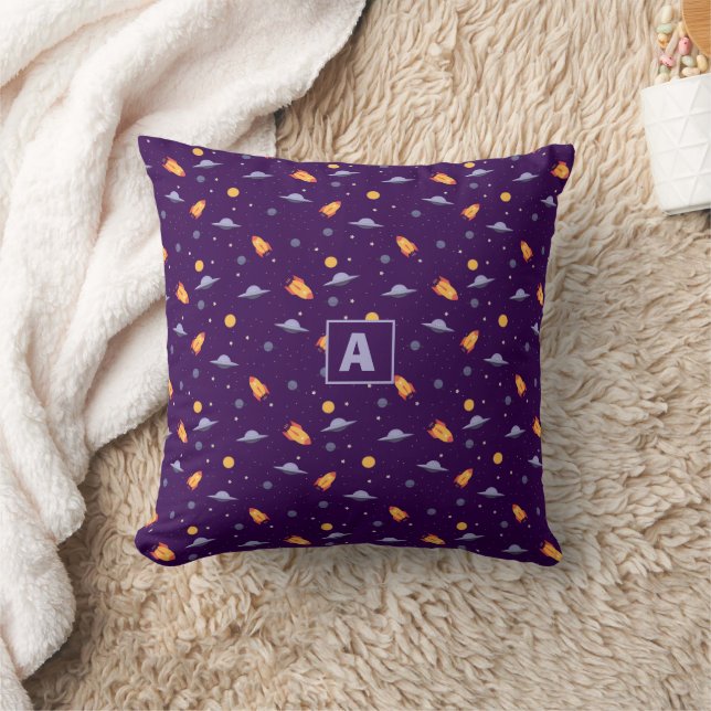 Pattern space lavender orange dark blue monogram  kudde (Filt)