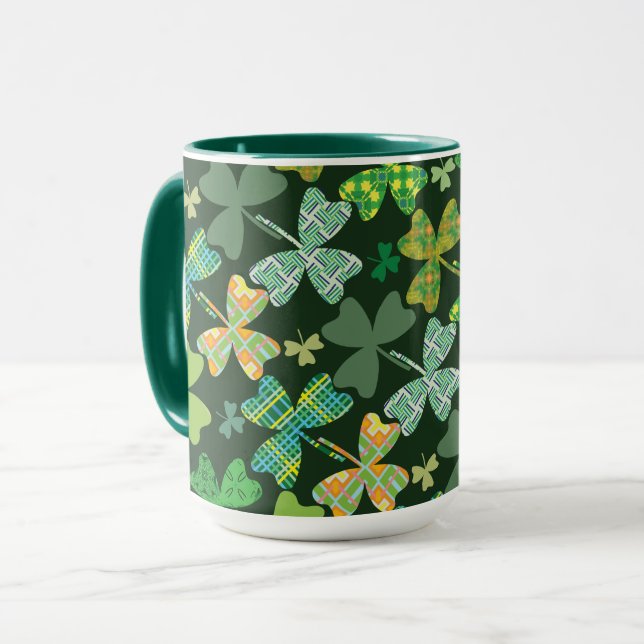 Patternerade Shamrocks Mugg (Framsida vänster)