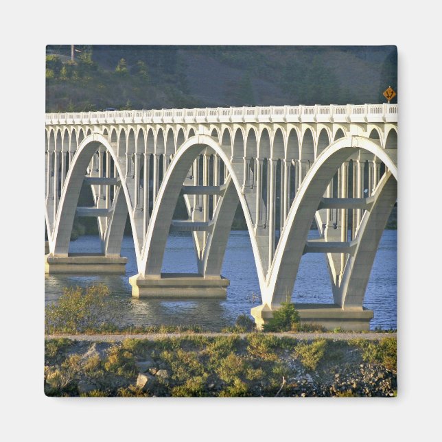 Patterson Memorial Bridge motorväg 101 över Magnet (Framsidan)