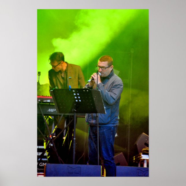 Paul Heaton som utövar sitt liv i konsert Poster (Framsidan)