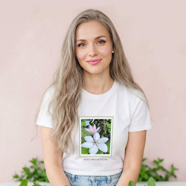 Paus Andas Blommar Blommig T-Shirt  (Skapare uppladdad)