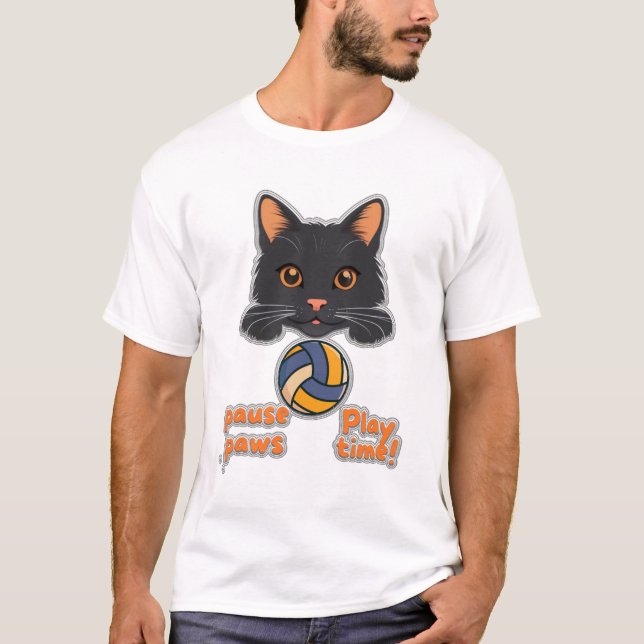"Paus i Tassar, Spela tid! A Purrfect Adventur T Shirt (Framsida)