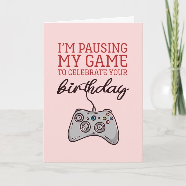 Pausa mitt spel Cute och Funny Gamer Birthday Kort (Framsida)