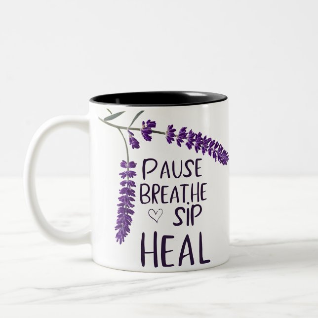 🌿 PAUSE. BREATHE. SIP. HJÄLP. UTFORMNING Två-Tonad MUGG (Vänster)