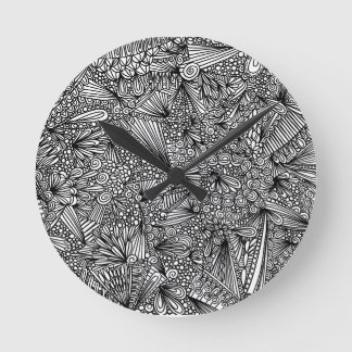 Pavo Pontem Abstrakt Clock Rund Klocka