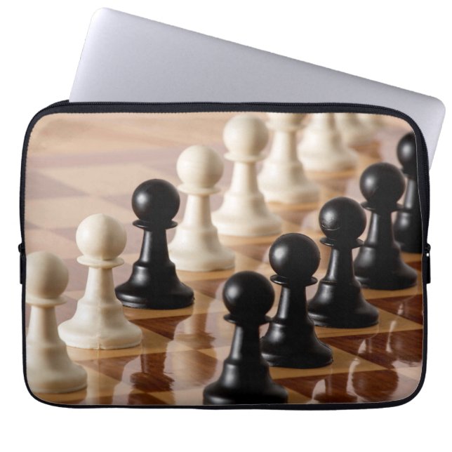 Pawns in Chess Board Laptop Fodral (Framsidan)