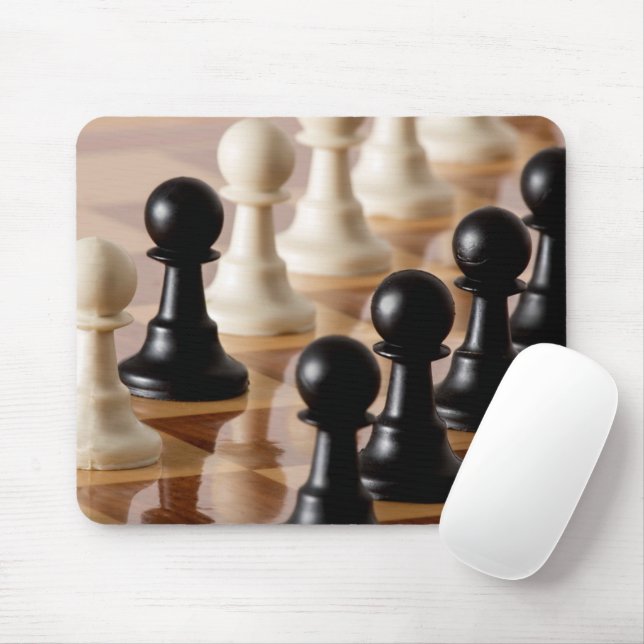 Pawns in Chess Board Musmatta (Med mus)