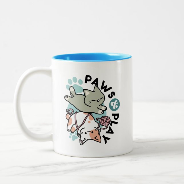 Paws and Play – Adorable Cat Illustration Två-Tonad Mugg (Vänster)