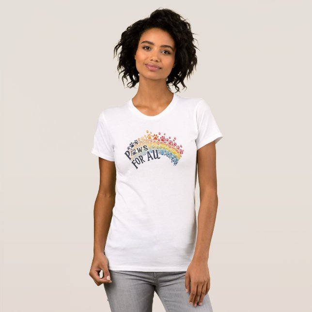 Paws for All – Rainbow Paw Print Unity  T Shirt (Hel framsida)