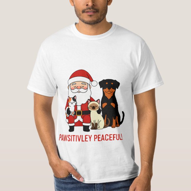 Pawsitively Peaceful: Santa’s Serene Pet Moment T Shirt (Framsida)