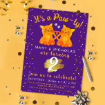 Pawty Lila Orange Twin Friend Kitten Joint Party Inbjudningar<br><div class="desc">Den här beundransvärda "Det är en Pawty"-twillingarnas födelsedagsinbjudan har två beundransvärda gingerkattungar i orangen, deras svan spelar en hjärtform. Om du ställer in dig mot en djup bakgrund för lila av royal med roligt konfettliknande orangar ger det en levande, glatt beröring till firande. Baksidan av inbjudan spegel har samma färgstarka...</div>