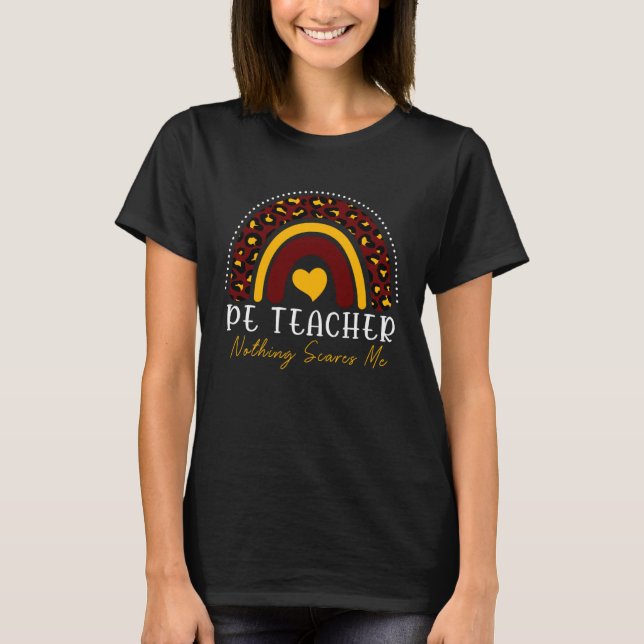 PE TEACHER Nothing Scares Me Leopard Rainbow Women T Shirt (Framsida)