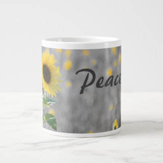 "Peace"-fras, Fält av solblommor, svartvitt Jumbo Mugg