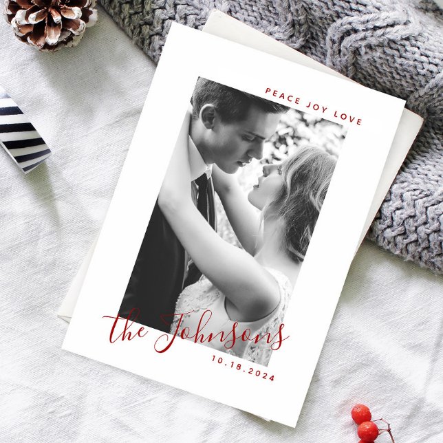 Peace Joy Kärlek Photo Namn Classic Red & White Julkort (Sharing our happiest moment with the world—newly married and filled with joy this holiday season!)