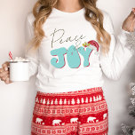 Peace Joy Retro 80's Font Santa Hat Aqua Red Cute T Shirt<br><div class="desc">Den här söta,  gigantiska utformningen av Peace & Joy skapades med ett modernt roligt-typsnitt och mitt handskrivna blocktypsnitt i stil i en retro 80:s vattenblått och rött. Det är en del av min hand som målade julhatt med holly och bär.</div>