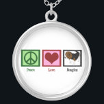 Peace Kärlek Beagles Silverpläterat Halsband<br><div class="desc">Ett fredstecken,  ett hjärta och en söt beagle. Jag kärlek den här söt hund för beagleägare.</div>