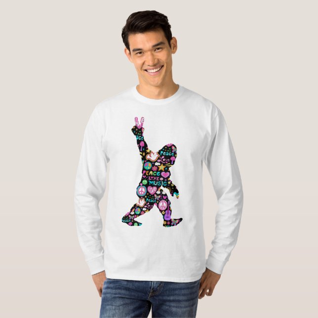 Peace Kärlek Bigfoot Hippie Funny Bigfoot Älskare  T Shirt (Hel framsida)