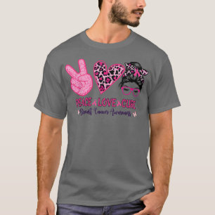 Peace Kärlek Cure Rosa Leopard Messy Bun Breast Ca T Shirt