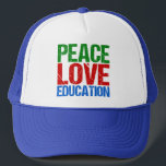 Peace Kärlek Education Truckerkeps<br><div class="desc">En söt gåva till en lärare,  en huvudman,  en superintendent,  en rektor eller någon i styrelsen. Det står Peace Kärlek Education in grönt,  Red and blue brev. Ett vackert Julklapp som du kan anpassa för någon som hjälper dig att lära dig i livet.</div>