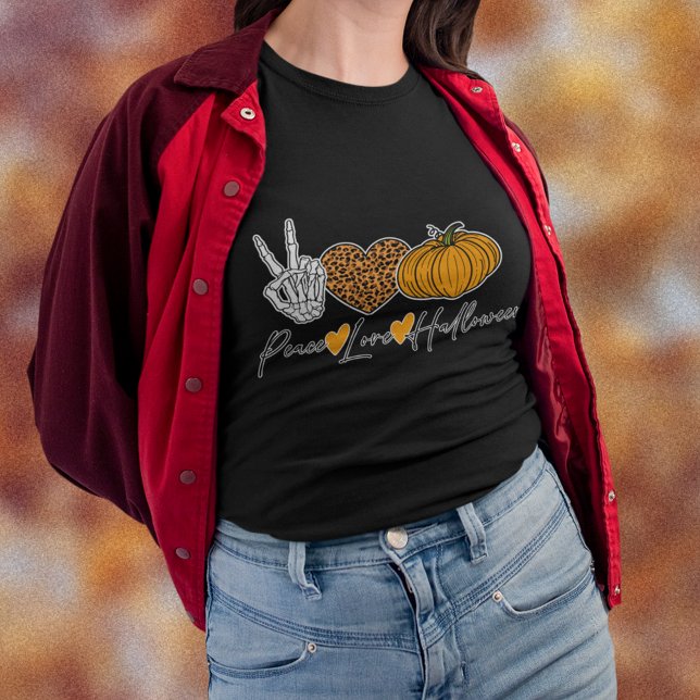 Peace Kärlek Halloween Black T Shirt (This cute Peace, Love, Halloween tee is perfect for the fall season and Halloween festivities. )