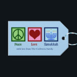 Peace Kärlek Hanukkah Cute Anpassningsbar Party Presentetikett<br><div class="desc">Anpassningsbar Peace Kärlek Hanukkah-partiet föredrar märkre för en Chanukah-gåva. Ett söt fredstecken,  hjärta och en vacker menorah på en söt blå judisk helgdag-märkre.</div>