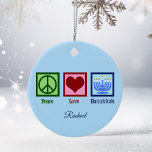 Peace Kärlek Hanukkah Cute Blue Personlig Julgransprydnad Keramik<br><div class="desc">Peace Kärlek Hanukkah pryds för en judisk person som gillar att fira Chanukah eller Christmakkuh. Ett söt fredstecken,  hjärta och en vacker menorah på en söt blå monogramgåva.</div>
