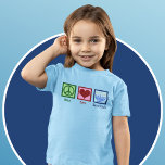 Peace Kärlek Hanukkah Cute Girl's Blue T Shirt<br><div class="desc">Peace Kärlek Hanukkah barn till skjortan för ett judiskt barn som gillar att fira Chanukah. Ett söt fredstecken,  hjärta och en vacker menorah på en söt tjej.</div>