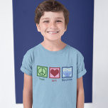 Peace Kärlek Hanukkah Kids T Shirt<br><div class="desc">Peace Kärlek Hanukkah barn till skjortan för ett judiskt barn som gillar att fira Chanukah. Ett söt fredstecken,  hjärta och en vacker menorah.</div>