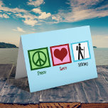 Peace Kärlek Hiking Helgkort<br><div class="desc">Ett fredstecken,  ett hjärta och en hiker. I kärlek som vandrar på spårvagnar och camping. En underbar gåva utomhus.</div>