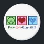 Peace Kärlek Kor Stitch Magnet<br><div class="desc">Cute kor,  som är en gåva till någon som kärlek skapar sak. Den här fredliga Stitch-presenten för Kor i Kärlek har ett fredstecken,  ett hjärta och ett söt kor-stygt mönster.</div>