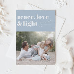 Peace Kärlek och Light Blue Hanukkah Photo Julkort<br><div class="desc">Fred,  kärlek och ljus. | Skicka ditt Hanukkah hälsning till familj och vänner med det här anpassadet Hanukkah-kortet. Den har återformig fet typografi. Anpassa det här fotot-Hanukkah-kortet genom att lägga till information. Det här anpassningsbarna Hanukkah-kortet finns i andra färg och på andra kartonger. Matchande objekt är också tillgängliga.</div>