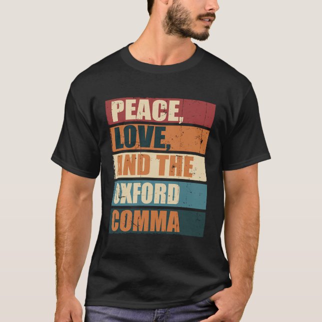 Peace Kärlek och Oxford Comma English Grammar Hu T Shirt (Framsida)