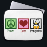 Peace Kärlek Penguins Laptop Sleeve<br><div class="desc">Ett grönt fredstecken,  ett rött hjärta och en söt penguin. I kärlek söt,  djurgåvor.</div>