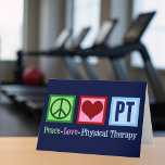 Peace Kärlek Physical Therapy PT Kort<br><div class="desc">Det här söta fysiska terapikortet har fredstecken,  hjärta och brev PT för fysisk behandling. Underbara helgdag- eller julkort för ett kontor eller en verksamhet för fysisk terapi.</div>
