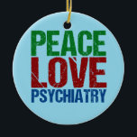 Peace Kärlek Psychiatry Julgransprydnad Keramik<br><div class="desc">En söt psykiatrikisk julklapp med grönt,  rött och blått brev som läser Peace Kärlek Psychiatry. Underbar gåva till en student som avlagt en psykologisk examen.</div>