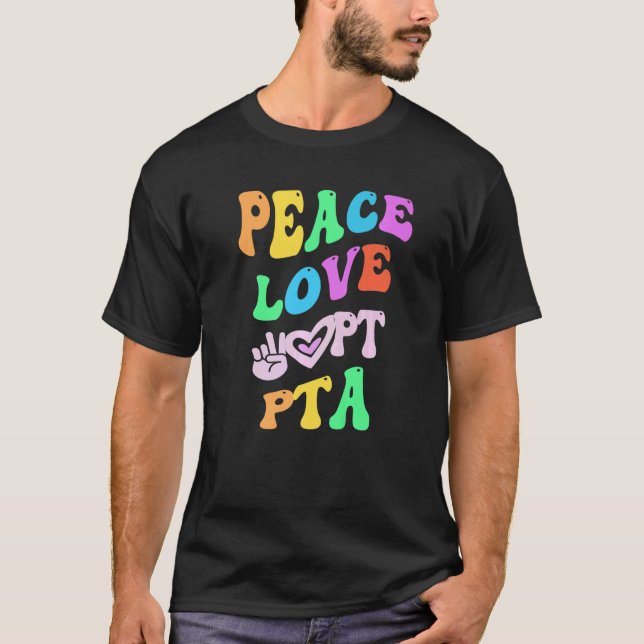 Peace KÄRLEK PTA Retro Parent Teacher Association  T Shirt (Framsida)