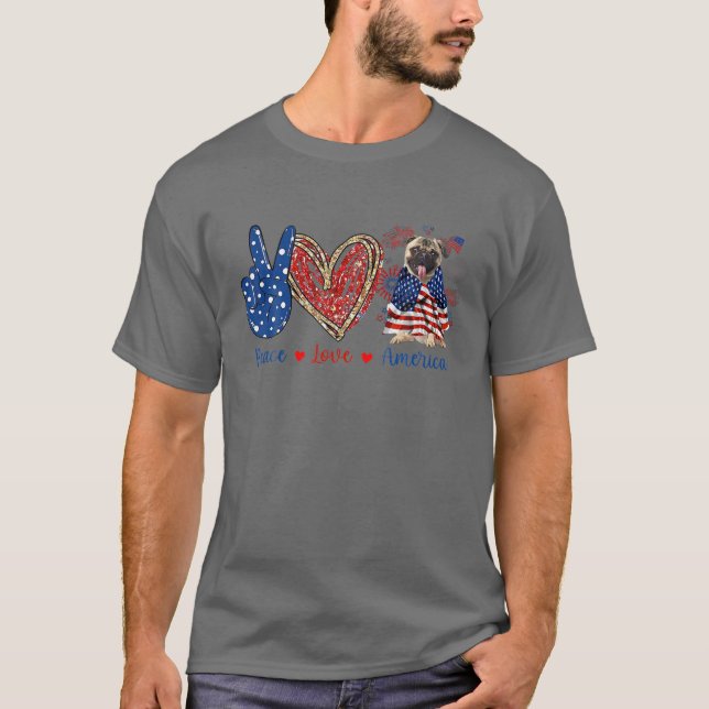 Peace Kärlek Pug Hund Patriotic America Flagga 4 j T Shirt (Framsida)